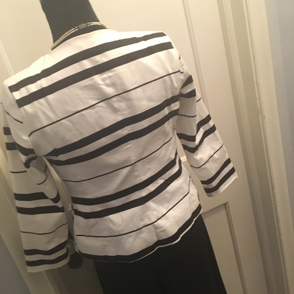 Office Ready Blazer 👜 - Picture 2 of 3